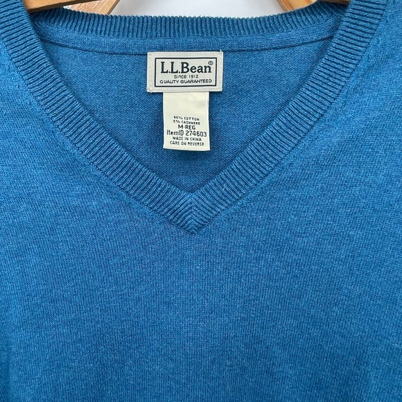 L.L. Bean Men's Blue V-Neck Cotton and Cashmere Sweater - Picture 2 of 7